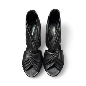 Vera Wang Lavender Label Black leather heels